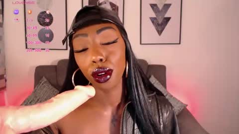 Emilie Diaz online show from July 28, 4:39 pm