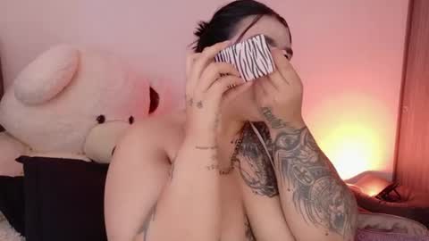 missevans_ online show from July 25, 7:10 pm