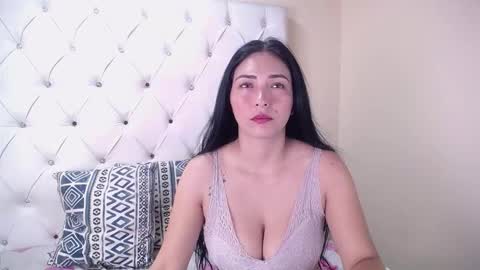 Snapshot of misskharla chatting on October 20, 3:59 pm Danna online show from October 20, 3:59 pm
