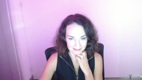 Snapshot of misskristyyy chatting on October 15, 12:19 pm Christina online show from October 15, 12:19 pm