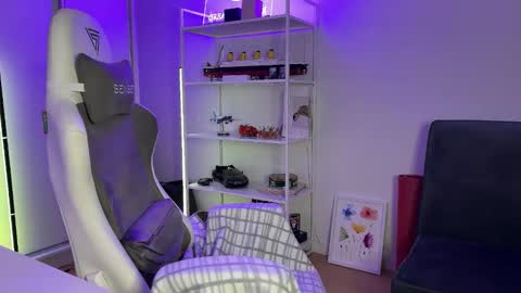 misslalii online show from November 23, 7:48 pm