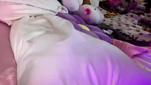 misslittlething online show from November 17, 5:52 am