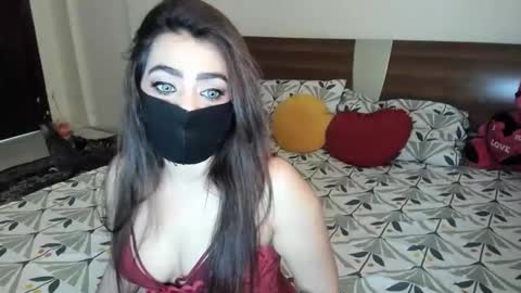 Missmask24 online show from April 8, 11:45 am