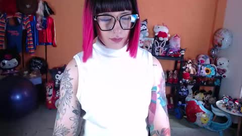 Miss Mia online show from November 19, 3:56 pm