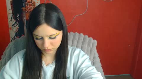 Mia online show from May 4, 11:36 am