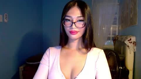 missminervaa online show from August 7, 5:53 pm