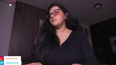 Snapshot of missmoonn chatting on October 27, 10:59 pm MissMoon online show from October 27, 10:59 pm
