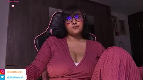 Snapshot of missmoonn chatting on September 26, 1:47 am MissMoon online show from September 26, 1:47 am