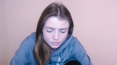 Snapshot of missoliviaa_ chatting on January 15, 8:41 am Olivia online show from January 15, 8:41 am