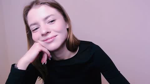 Snapshot of missoliviaa_ chatting on January 4, 9:32 am Olivia online show from January 4, 9:32 am