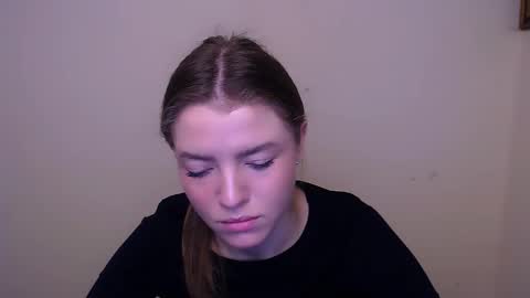 Snapshot of missoliviaa_ chatting on February 12, 9:31 am Olivia online show from February 12, 9:31 am