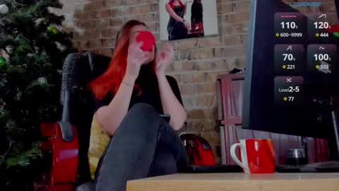 Snapshot of misspetitevenus chatting on February 5, 7:07 am Miss Venus online show from February 5, 7:07 am