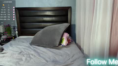 Olivia FOLLOW ME TO GET   Thumb UP me please its important   online show from November 22, 5:26 pm