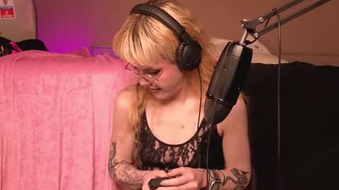 Tacodeluxe online show from December 17, 6:45 pm