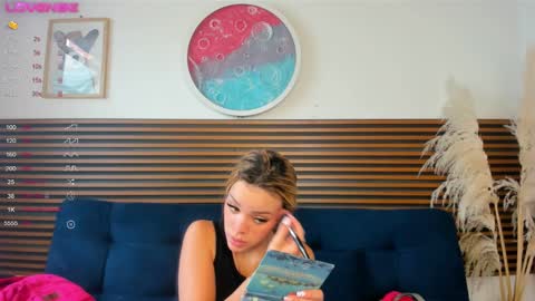 missvalery1 online show from December 16, 8:48 pm