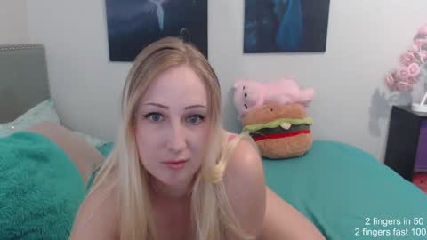 Snapshot of missyinpinkk chatting on December 8, 2:49 am Missy online show from December 8, 2:49 am