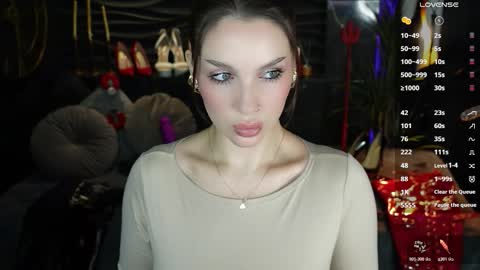 Darsy online show from December 4, 1:46 pm