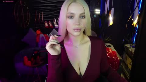 Snapshot of mistress_darsy chatting on February 22, 5:55 am Darsy online show from February 22, 5:55 am