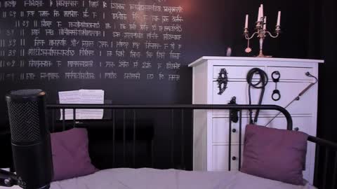 Snapshot of mistress_marlene chatting on December 21, 3:31 pm Mistress Marlene online show from December 21, 3:31 pm