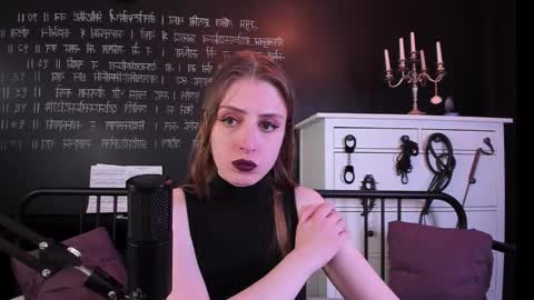 Snapshot of mistress_marlene chatting on October 21, 8:29 am Mistress Marlene online show from October 21, 8:29 am