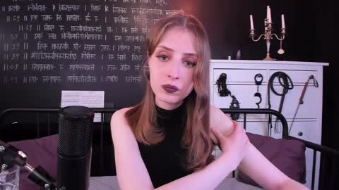 Snapshot of mistress_marlene chatting on February 13, 11:39 am Mistress Marlene online show from February 13, 11:39 am