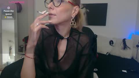 MistressEvelyn  online show from October 6, 5:46 am