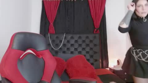Snapshot of mistresslombana_666 chatting on February 18, 6:15 am Mistresslombana online show from February 18, 6:15 am