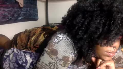 Snapshot of mistressmystii chatting on February 6, 2:33 am Mistress Mystii online show from February 6, 2:33 am