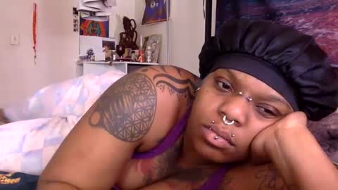 Snapshot of mistressmystii chatting on February 26, 7:29 pm Mistress Mystii online show from February 26, 7:29 pm