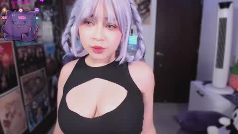 Emili online show from November 19, 1:55 pm