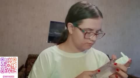 Snapshot of miyabe chatting on September 27, 5:47 am Milana online show from September 27, 5:47 am