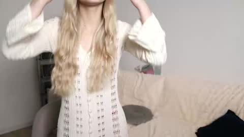 Mary online show from December 3, 6:54 pm