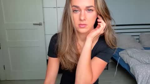 mmminnie online show from October 16, 10:18 am