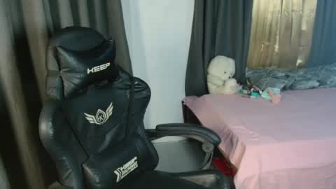 MNOPXX33 online show from July 25, 3:02 am