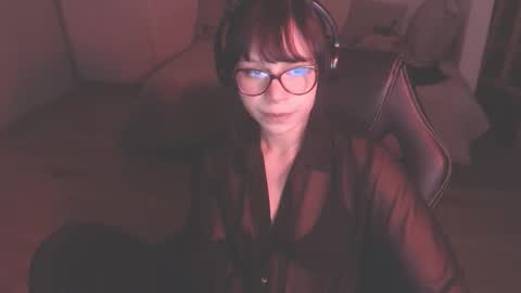 Snapshot of modjo_ chatting on December 4, 7:06 am Modjo online show from December 4, 7:06 am