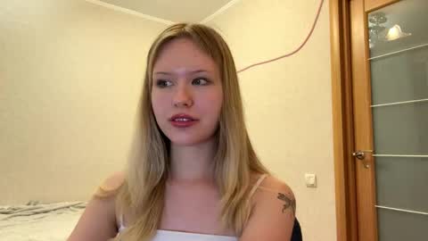Lisa online show from May 2, 3:26 pm