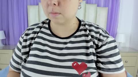 Snapshot of molliebue1 chatting on December 17, 12:22 pm Hey Guys Im Mollie online show from December 17, 12:22 pm