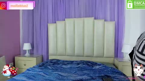Snapshot of molliebue1 chatting on December 31, 11:31 am Hey Guys Im Mollie online show from December 31, 11:31 am