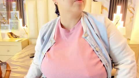 Snapshot of molliebue1 chatting on February 16, 12:10 pm Hey Guys Im Mollie online show from February 16, 12:10 pm