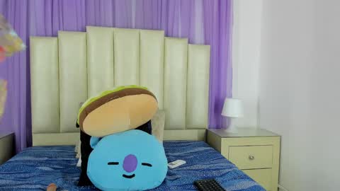 Snapshot of molliebue1 chatting on December 12, 12:12 pm Hey Guys Im Mollie online show from December 12, 12:12 pm