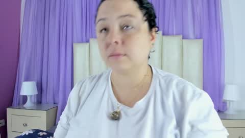 Snapshot of molliebue1 chatting on January 18, 12:15 pm Hey Guys Im Mollie online show from January 18, 12:15 pm