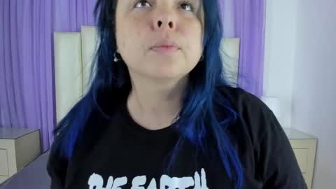 Snapshot of molliebue1 chatting on December 5, 12:11 pm Hey Guys Im Mollie online show from December 5, 12:11 pm