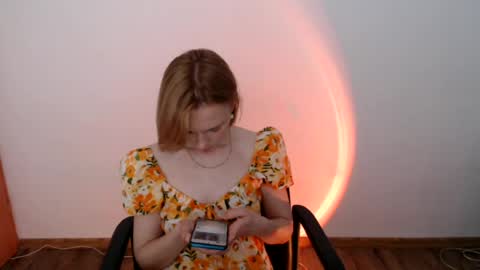 mollilove online show from June 19, 9:46 am