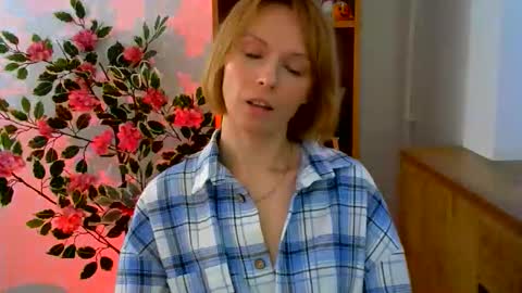 mollilove online show from April 29, 8:50 am