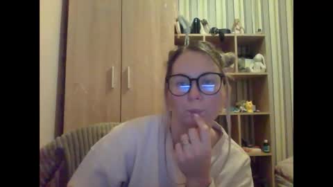 molly971345 online show from February 8, 9:50 pm