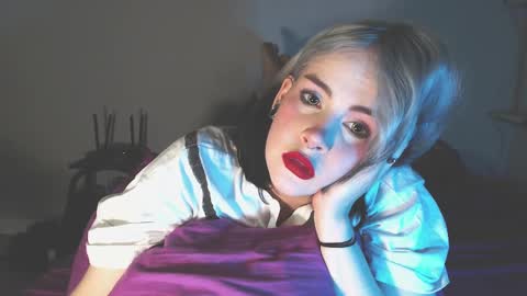 Molly Crow online show from December 8, 6:50 pm