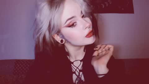 Molly Crow online show from February 26, 1:25 am