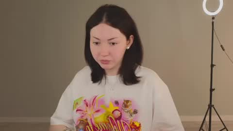 molly_millerr online show from August 4, 1:17 pm