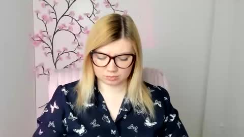 Molly online show from April 28, 11:36 am