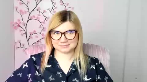 Molly online show from February 4, 1:25 pm